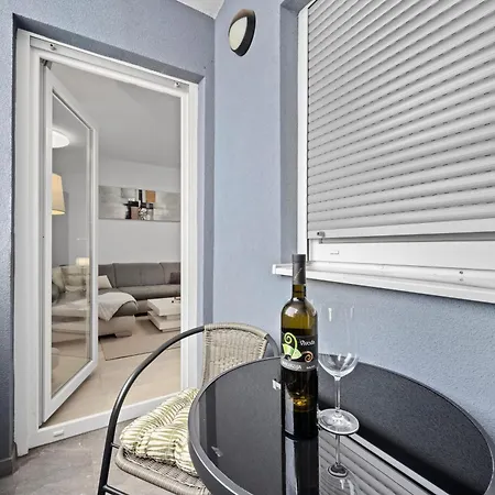 New Modern Elen In For 4 Persons - Center Apartment