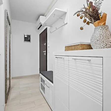 New Modern Elen In For 4 Persons - Center Apartment Pula