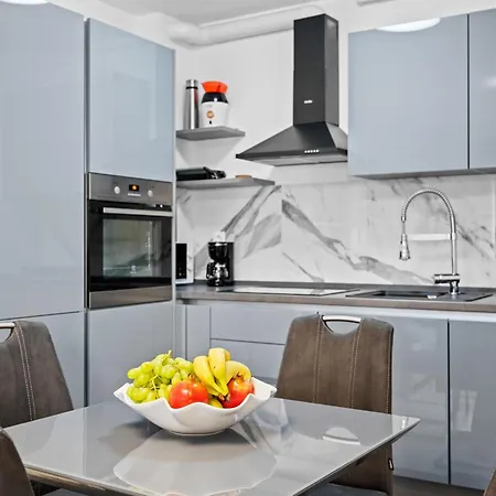 New Modern Elen In For 4 Persons - Center Pula