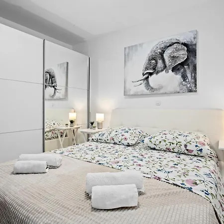 New Modern Elen In For 4 Persons - Center Apartment Pula