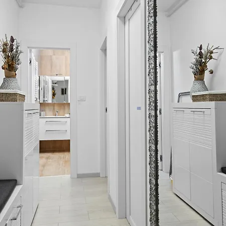 Apartment New Modern Elen In For 4 Persons - Center Pula