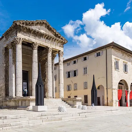 New Modern Elen In For 4 Persons - Center Pula