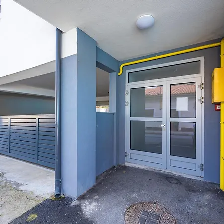 New Modern Elen In For 4 Persons - Center Pula